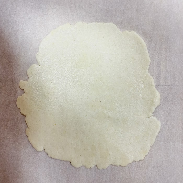 gluten-free dough formed into a 23 cm in diameter circle